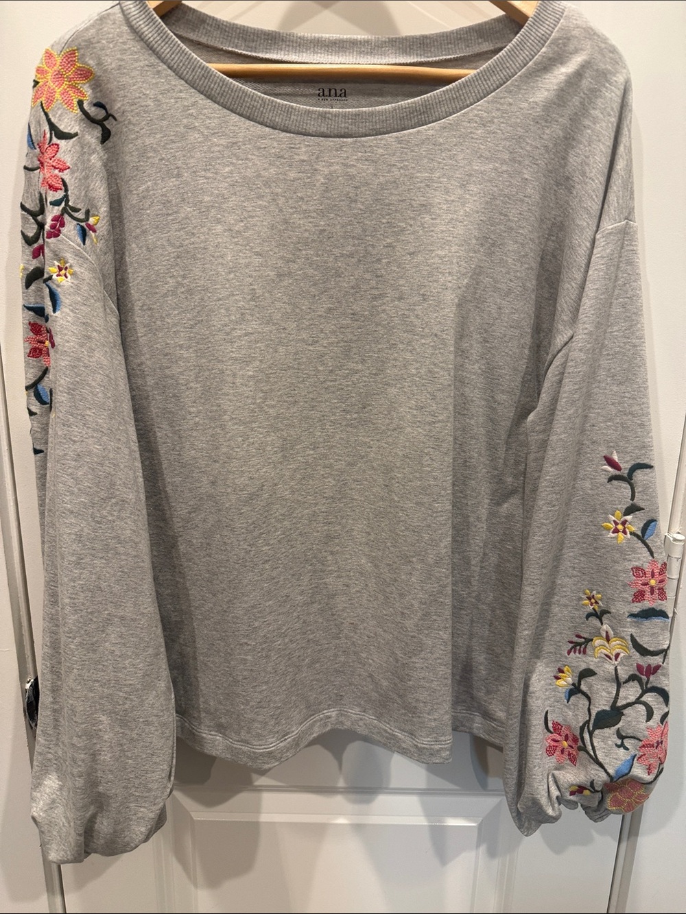 a.n.a Women's Heather Gray Long Sleeve Tee